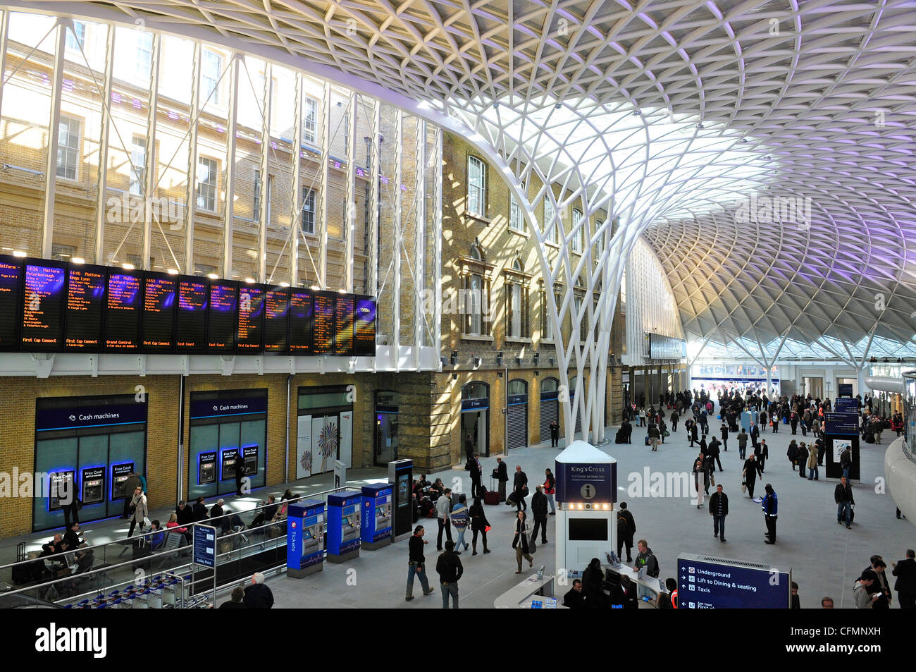 Western concourse kings cross railway hi-res stock photography and ...