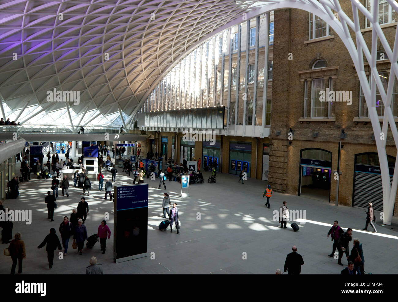 New Kings Cross Station departures concourse, London Stock Photo Alamy