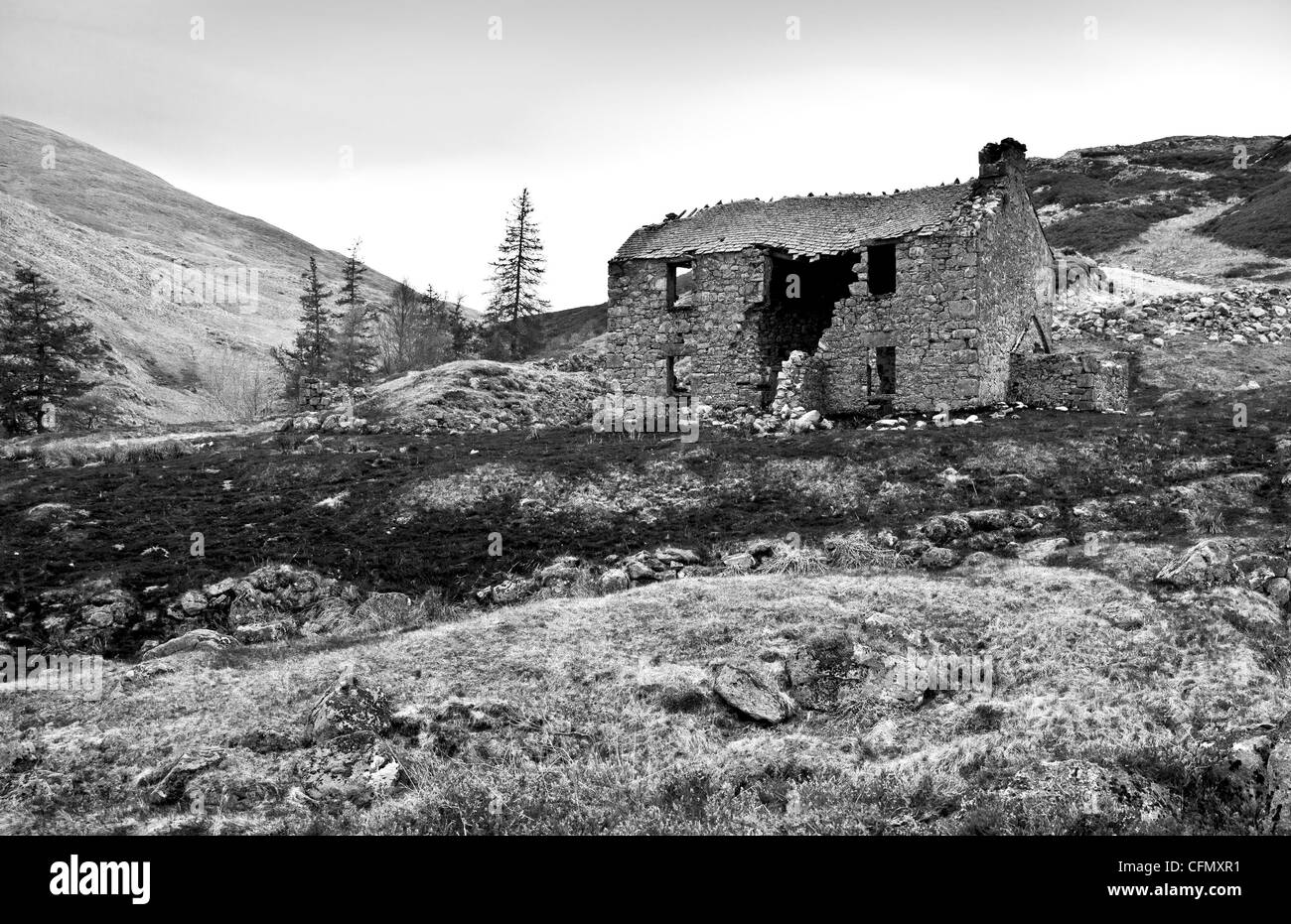Tumbledown ruined stone building in Glen Lochsie Scotland Stock Photo
