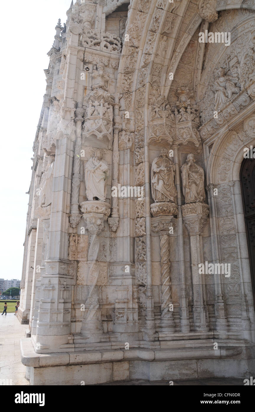 Mosteiro dos Jerónimos é um mosteiro manuelino, testemunho monumental da riqueza dos Descobrimentos portugueses. Situa-se em Bel Stock Photo