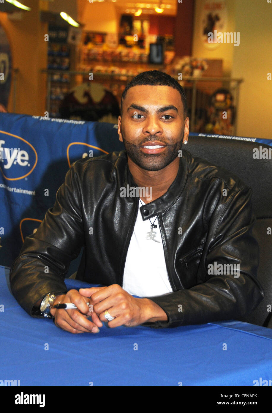 Ginuwine Signs Copies Of His New Album Elgin At FYE Philadelphia USA ginuwine-signs-copies-of-his-new-album-elgin-at-fye-philadelphia-usa
