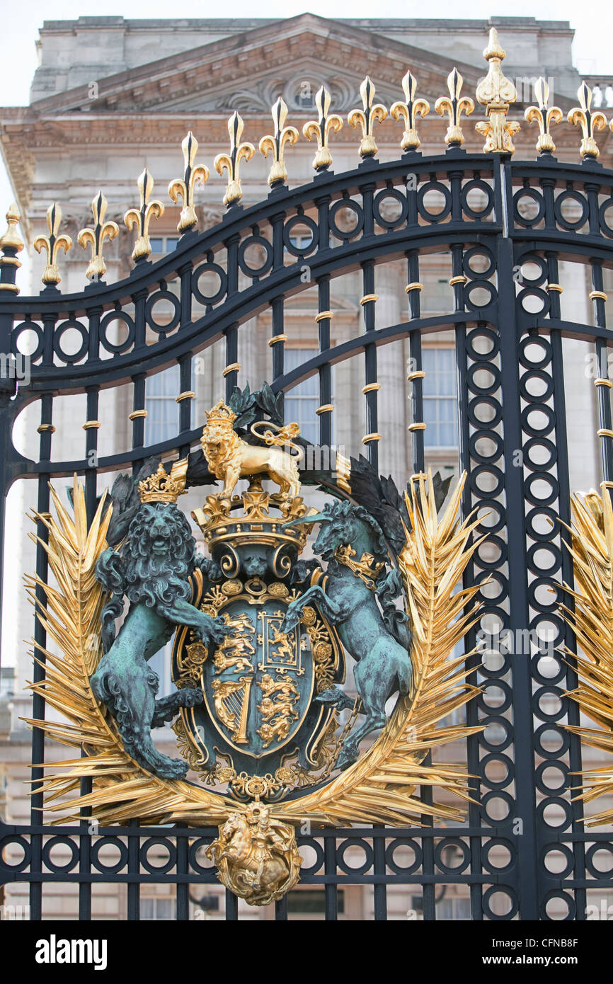 Main gates, Buckingham Palace, London, England, United Kingdom, Europe Stock Photo