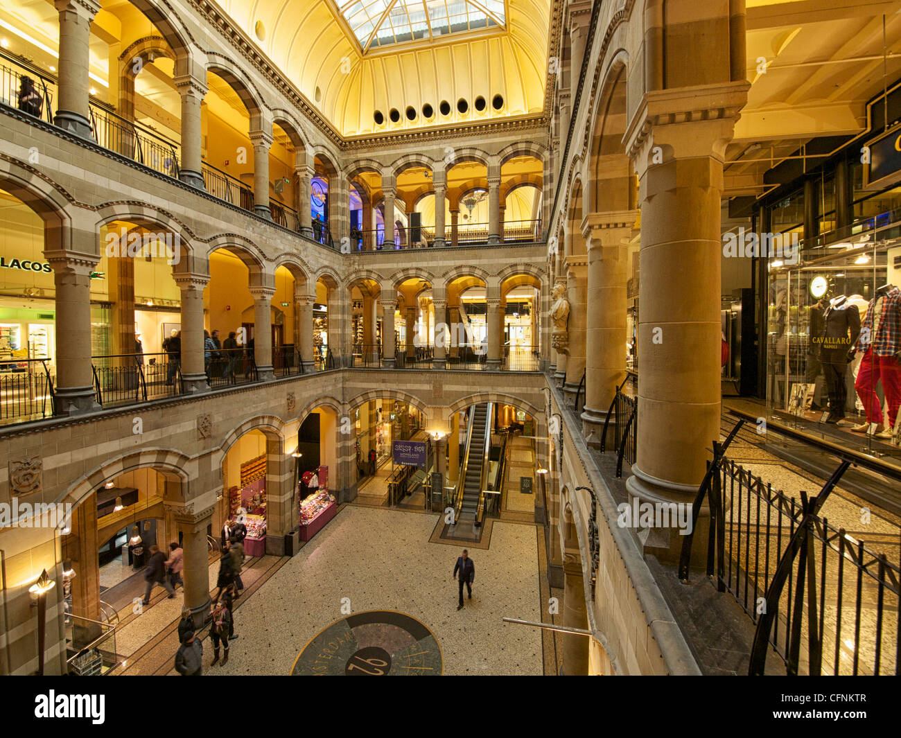 Barcelona Vervloekt Midden Interior of the Magna Plaza luxury shopping center in Amsterdam, the  Netherlands Stock Photo - Alamy