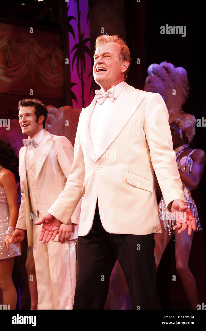 Kelsey Grammer and cast Final performance of Kelsey Grammer and Douglas