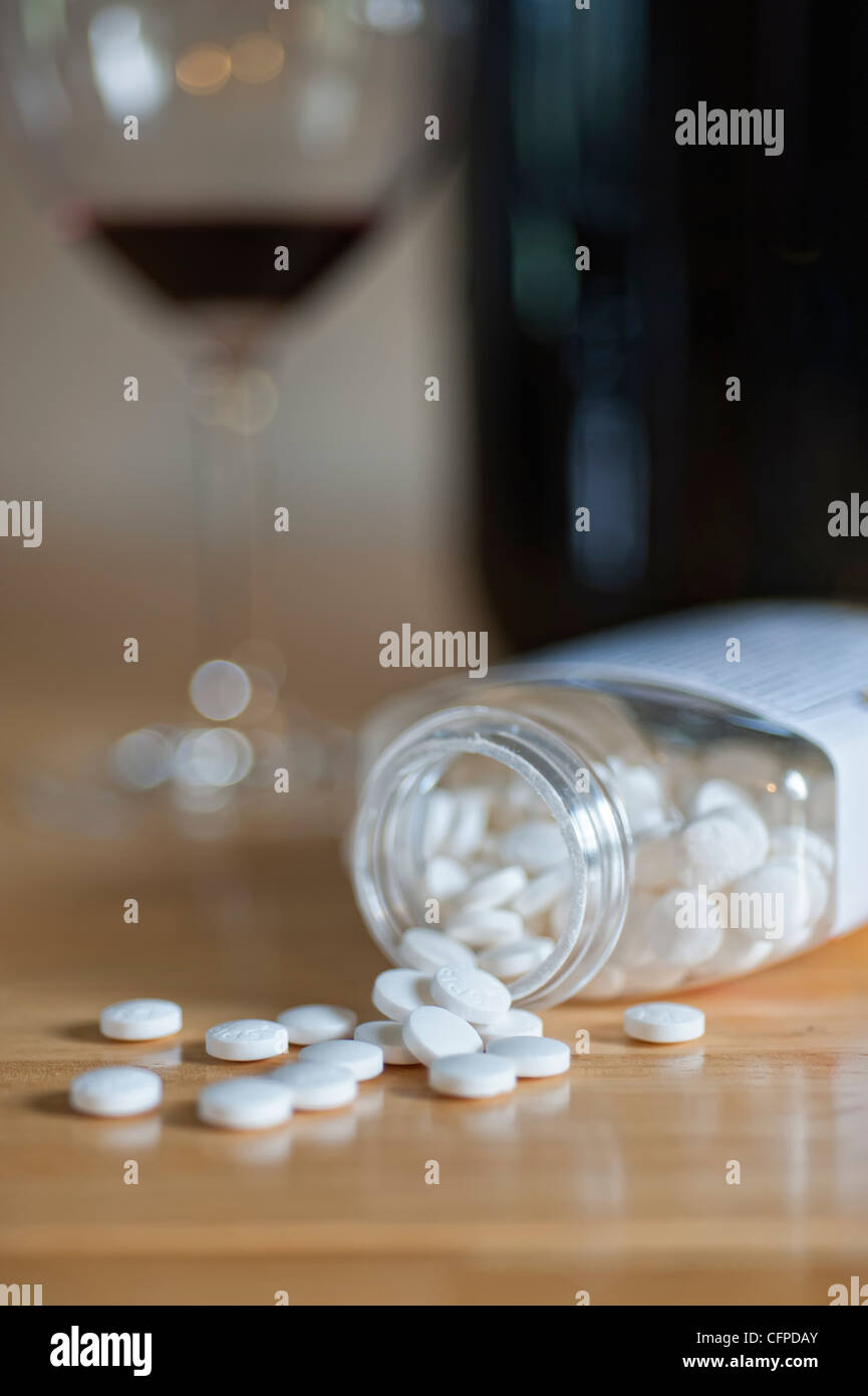 Aspirin tablets red wine hires stock photography and images Alamy