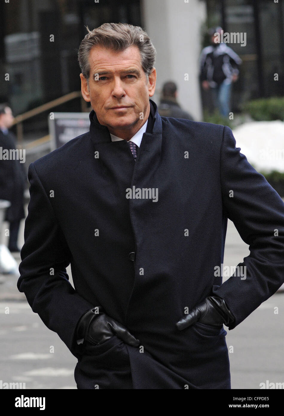 Pierce Brosnan filming on the set of her new movie 'I Don't Know How