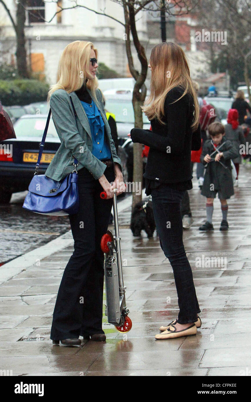 Claudia Schiffer and Elle Macpherson chat to each other outside their ...