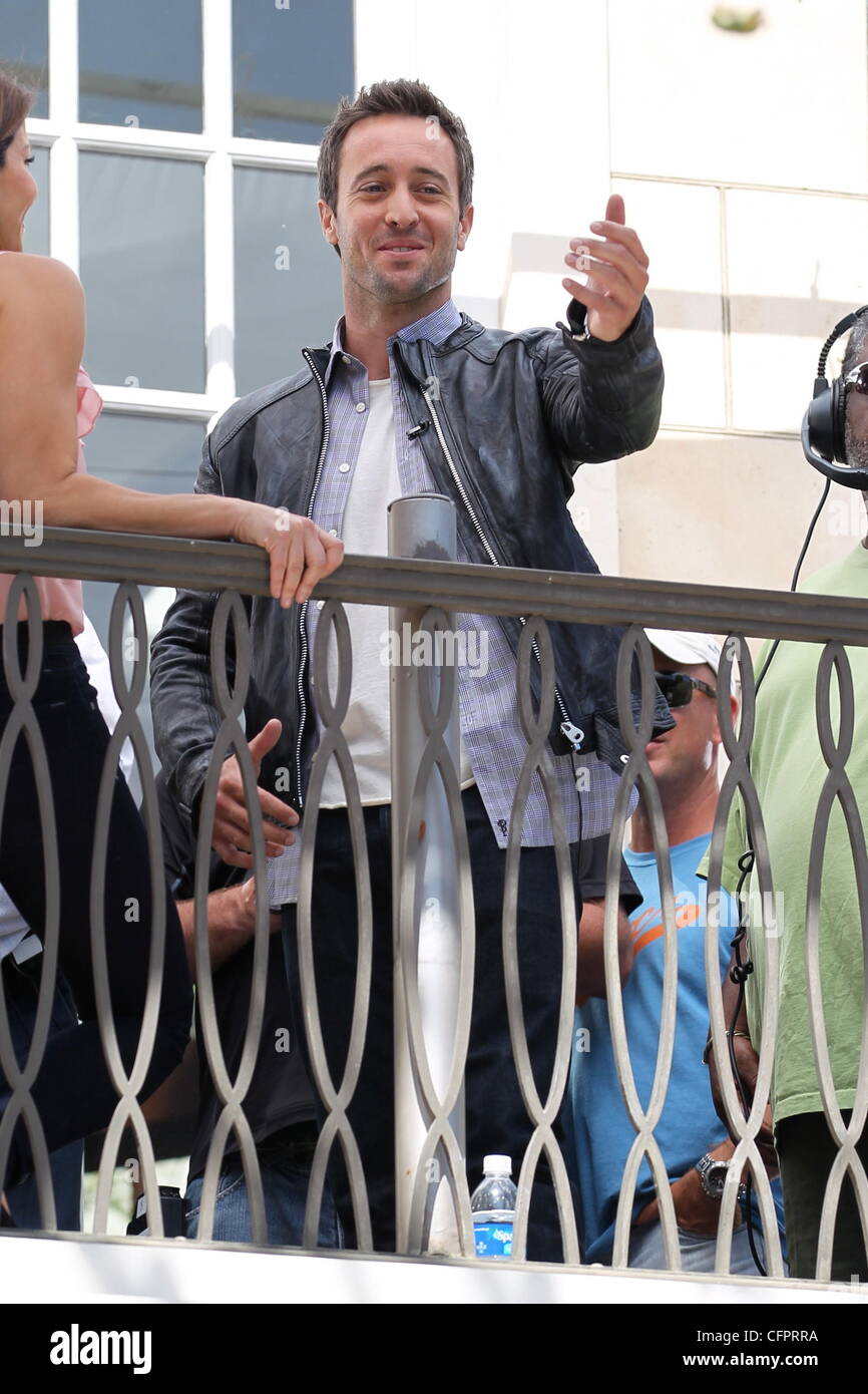 Alex O'Loughlin 'Hawaii Five-0' star filming a segment for entertainment television news programme 'Extra' at The Grove Los Angeles, California - 16.09.10 Stock Photo