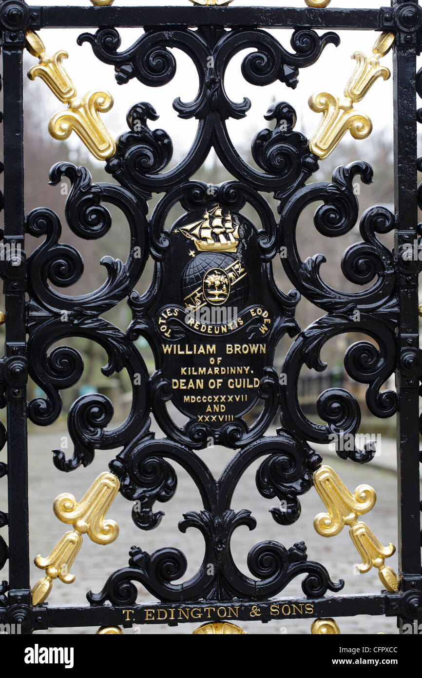 Glasgow Necropolis, detail of the cast iron Edington Gates at the entrance from Cathedral Precinct, Glasgow, Scotland, UK Stock Photo