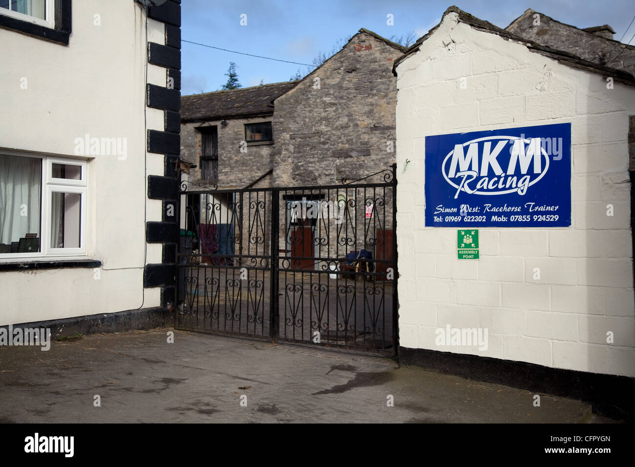 Mkm Racing Stables Horse Riding School Building And Gateway In Middleham Leyburn North Yorkshire North Yorkshire Dales Uk Stock Photo Alamy