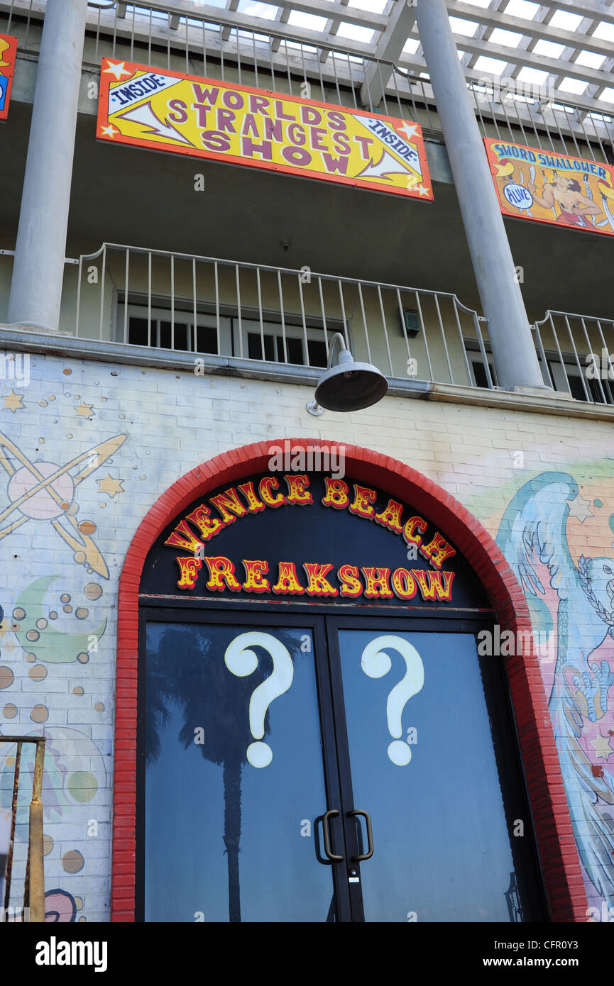 USA Southern California Los Angeles Venice Beach freakshow strangest show odd Stock Photo