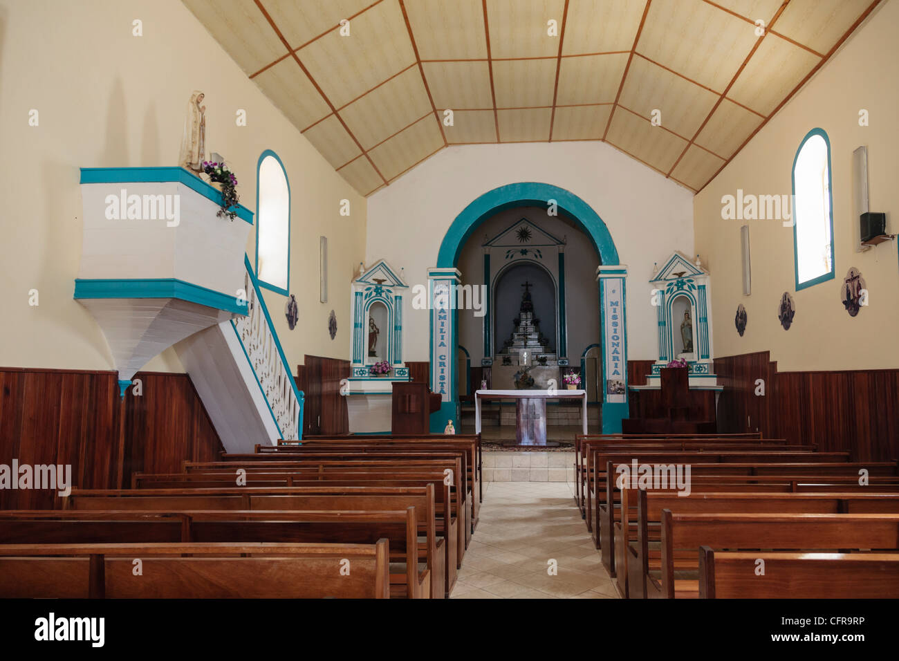 Catholic church africa altar hi-res stock photography and images - Alamy