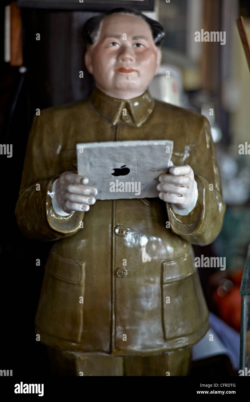 Mao Tse Tung Zedong Statue apparently using an iPad Stock Photo