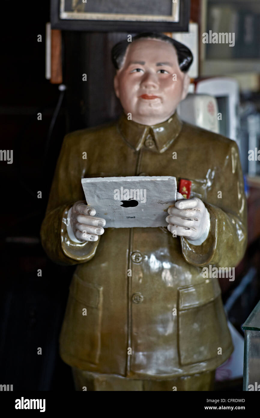 Mao Tse Tung Zedong Statue apparently using an iPad Stock Photo