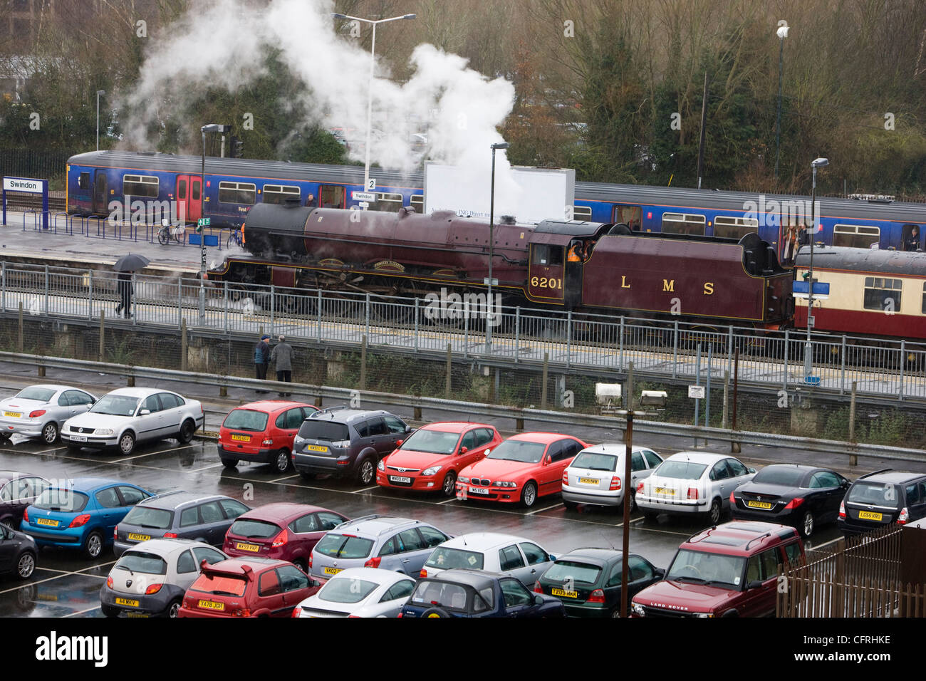 Steam train wating at the platform in Swindon railway station Stock Photo