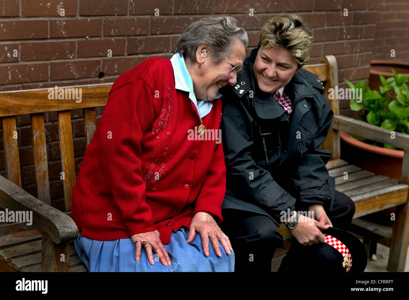 City of London Policewoman helping an elderly woman in an Aldgate estate Stock Photo