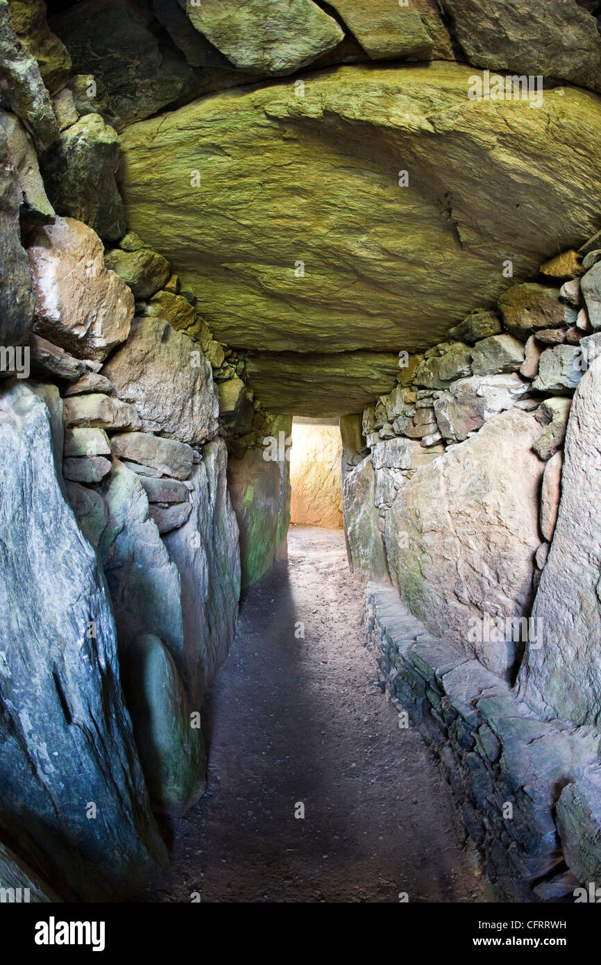 The passageway and chambers of Bryn Celli Ddu, a neolithic burial mound in Anglesey, North Wales Stock Photo