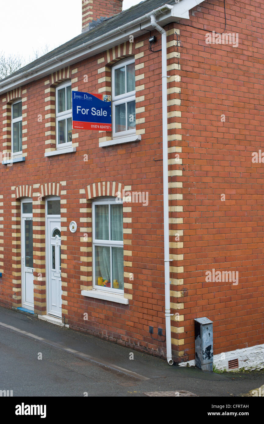 Semi detached red brick houses hires stock photography and images Alamy