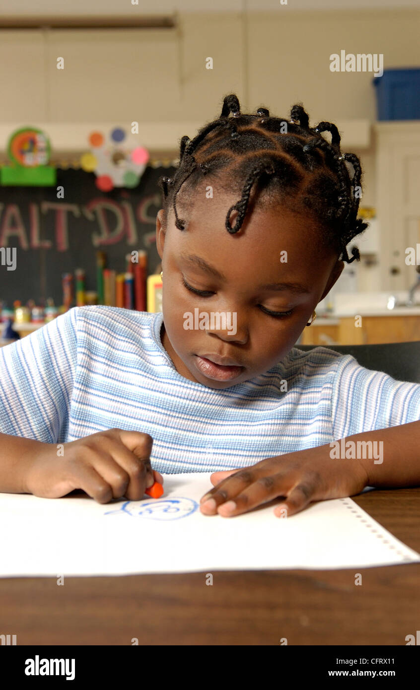 Child 5 years drawing hires stock photography and images Alamy