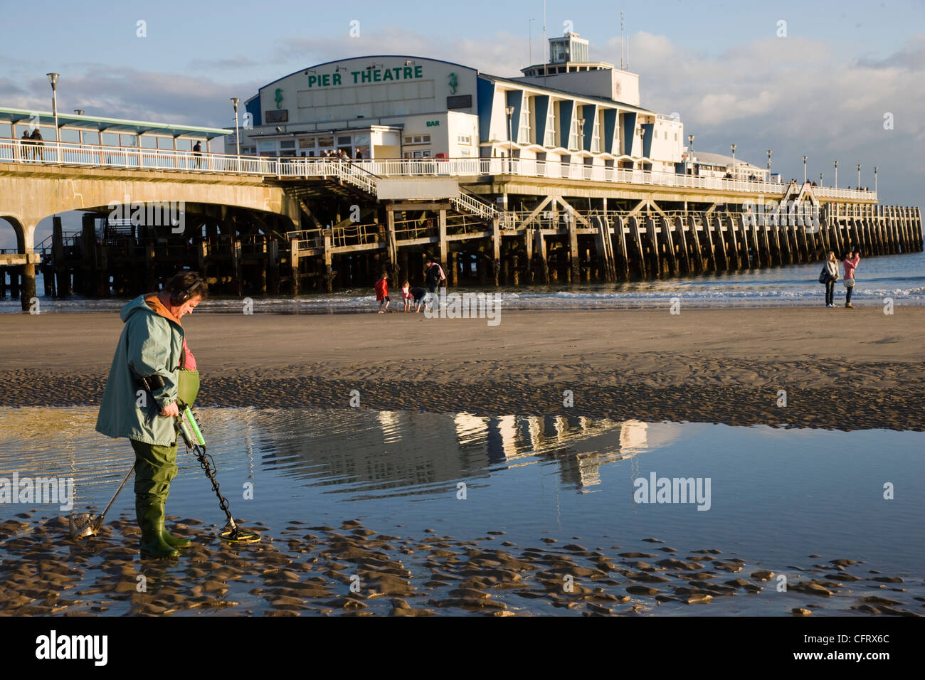 Metal detecting detectorist hires stock photography and images Alamy