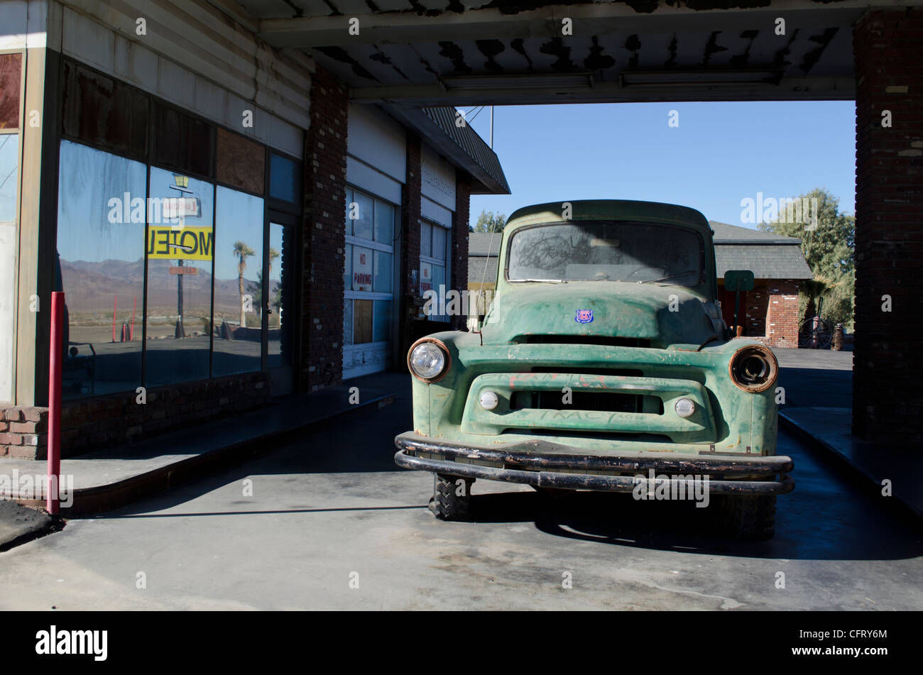 Rt 66, Ludlow, CA, old green truck Stock Photo
