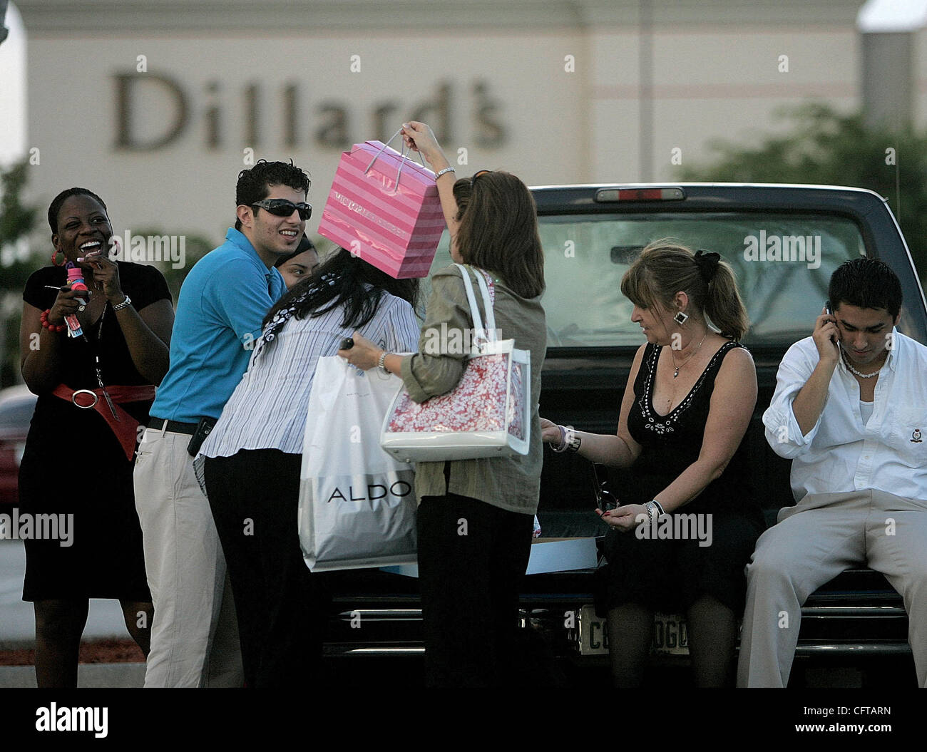 122406 met dillards Staff photo by Thomas Cordy/The Palm Beach Post
