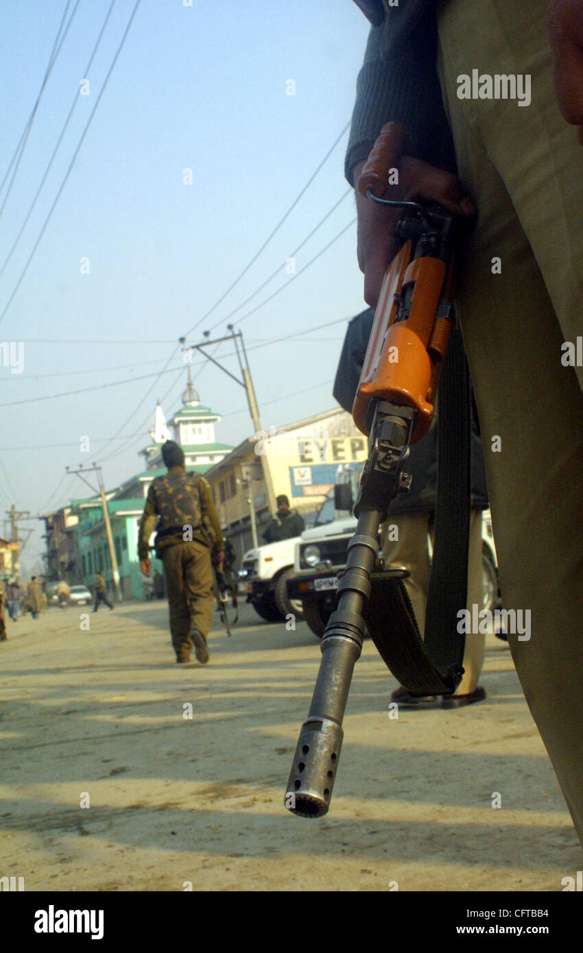 Indian paramilitary forces stand on site of explosion in downtown area of Srinagar, the summer capital of Indian Kashmir, Friday, 29 December 2006. Shabir Hussain Khan, a Kashmiri civilian, who was riding a motorcycle, was killed on the spot when the Improvised Explosive Device (IED) exploded at Haw Stock Photo