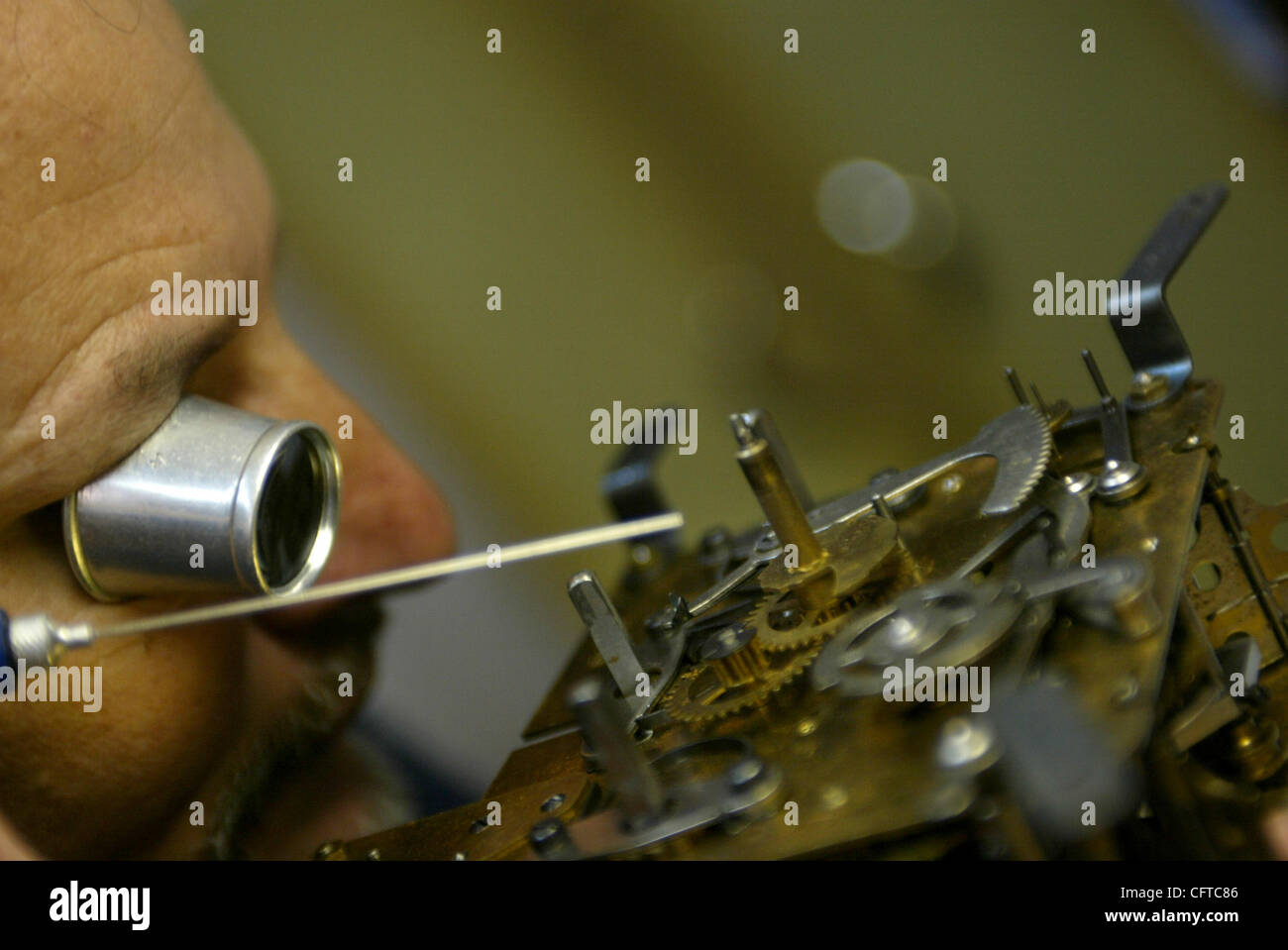 010407 tc met clock Staff photo by Vada Mossavat/The Palm Beach Post 0031955A CLO FORT PIERCE