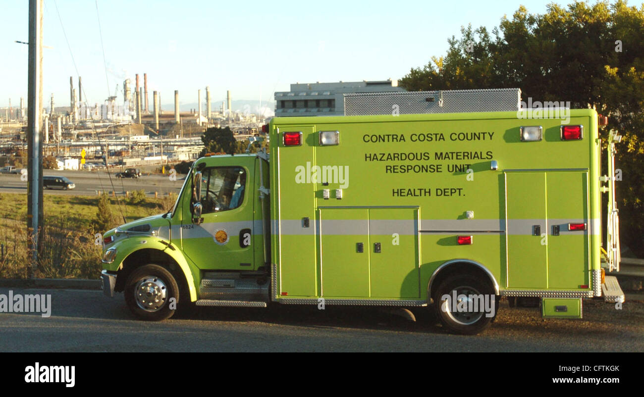 Contra Costa County Hazardous Material Response Unit checks the area on Tewksbury Ave. at Pt. Richmond across from the Chevron Refinery in Richmond, Monday, January 15,2007. A fire broke out at the Richmond Refinery just after 5am Monday morning. (Bob Larson/Contra Costa Times) Stock Photo