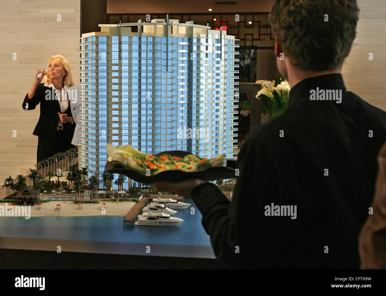 012607 biz trump Staff Photo Allen Eyestone/The Palm Beach Post-0032817A-West Palm Beach, FL... A model of the Trump Tower Palm Beach in the sales center. Real estate mogul Donald Trump unveiled his new condo project in partnership with the Related Group. It is called Trump Tower Palm Beach and it w Stock Photo