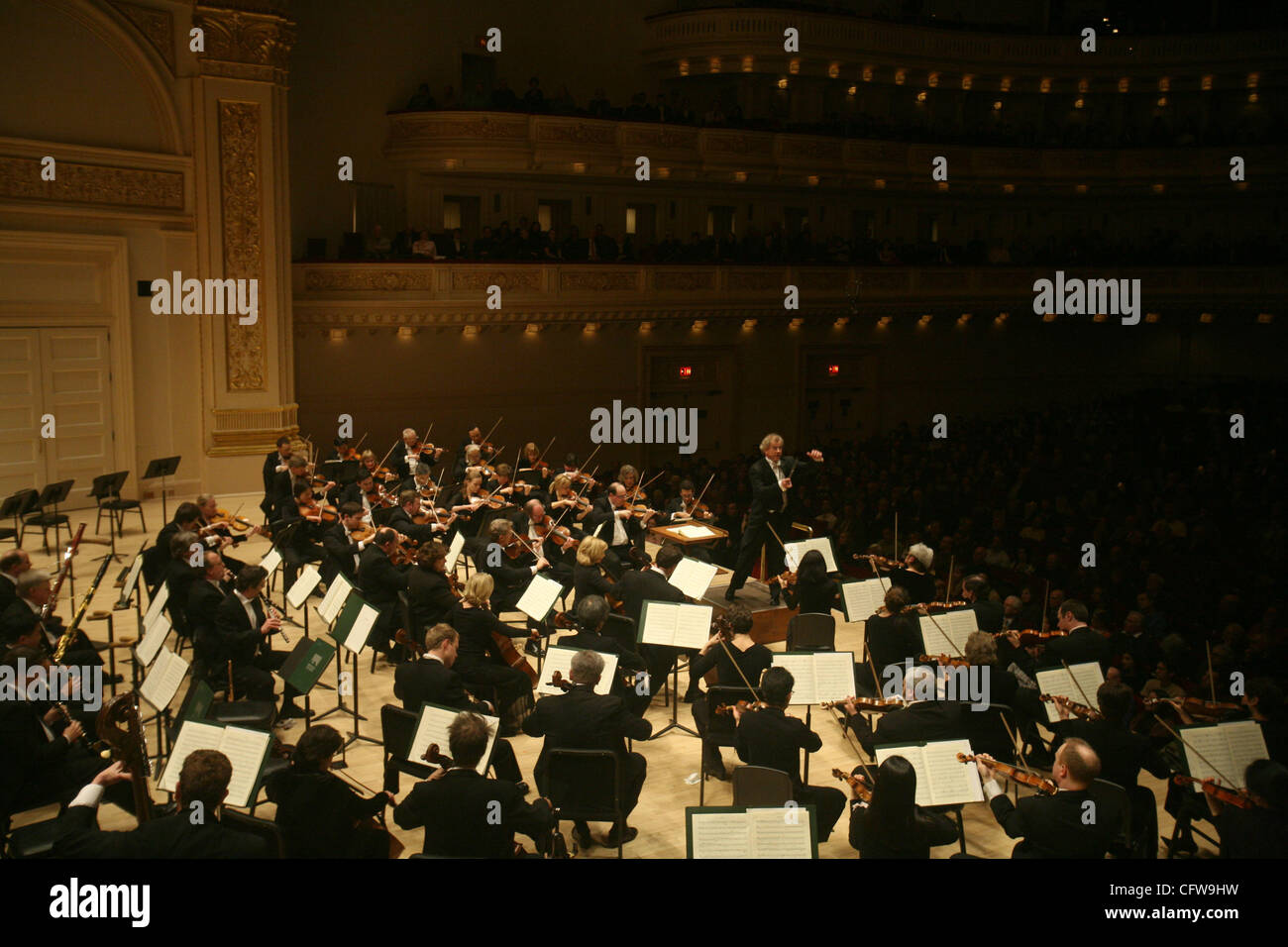 JEFF WHEELER • jwheeler@startribune.com  NEW YORK - 2/13/07 - The Osmo Vänskä and the Minnesota Orchestra performed the first of two concerts at Carnegie Hall Tuesday night in New York. They performed Sibelius' Nightride and Sunrise, Beethoven's Symphony No. 4, and Sibelius' Symphony No. 5. They wil Stock Photo