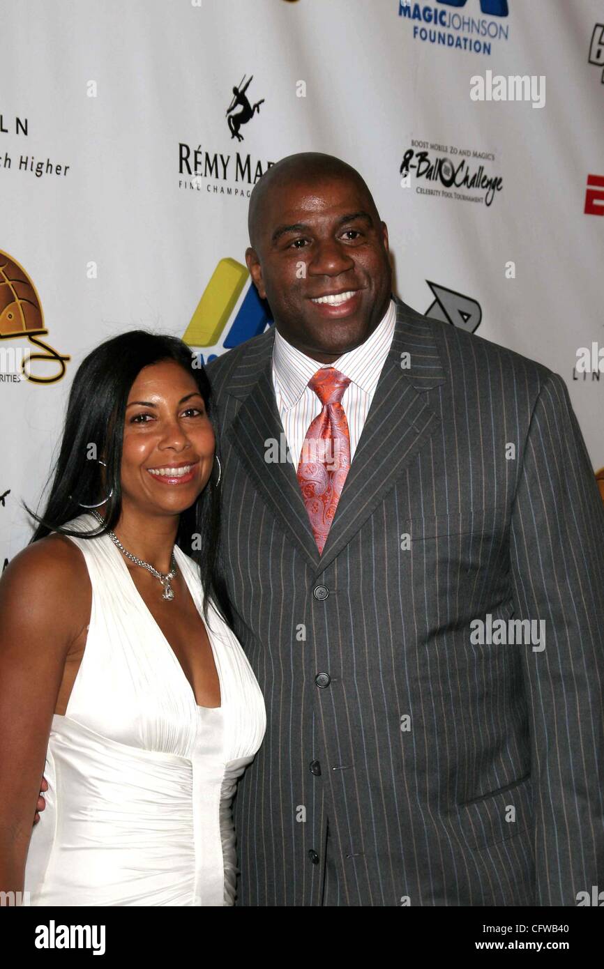 Earvin magic johnson wife cookie hi-res stock photography and images - Alamy, image size:866x1390