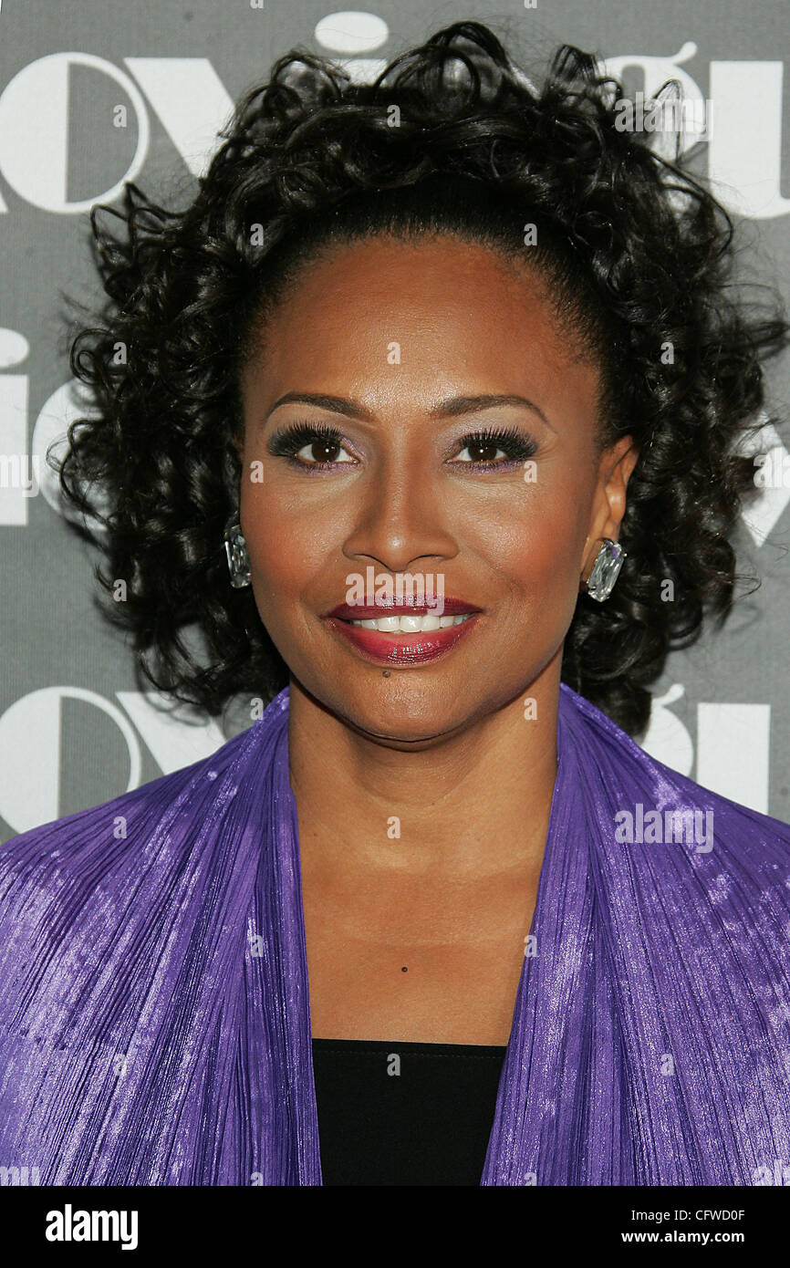 2007-jerome-warezuma-press-actress-jennifer-lewis-during-arrivals-CFWD0F.jpg