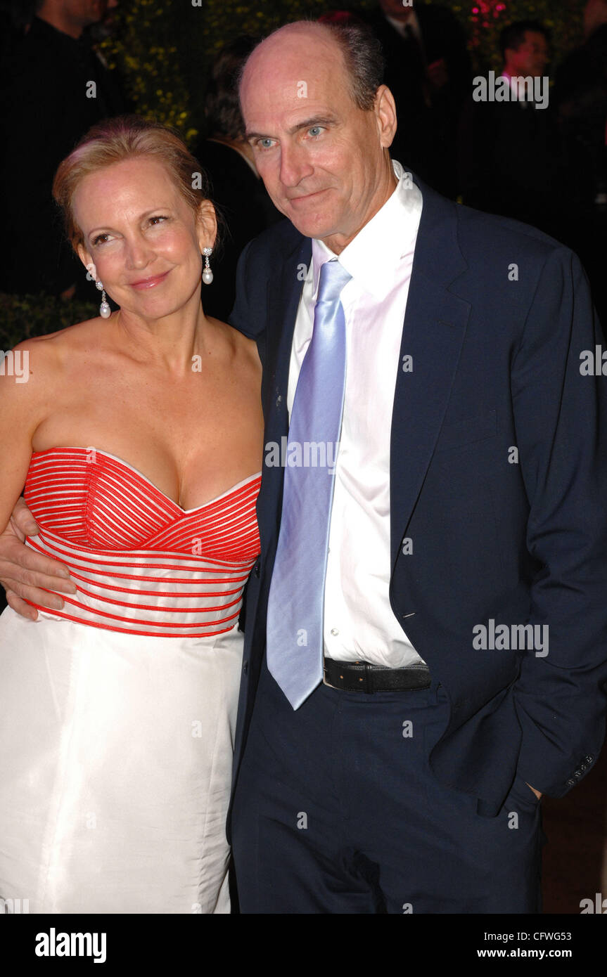 Feb 25, 2007 - West Hollywood, California, USA - JAMES TAYLOR and a unidentified woman arrive for the Vanity Fair Dinner And After Party at Mortons celebrating the 79th Academy Awards. (Credit Image: © Rich Schmitt/ZUMA Press) Stock Photo