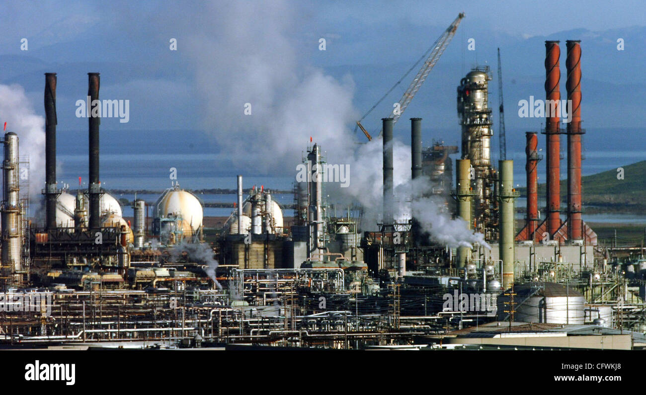 The Chevron refinery in Richmond, Calif. The Bay Area Council has released a report stating that pollution is Contra Costa County residents' second largest concern.  (Contra Costa Times/Mark DuFrene) Stock Photo