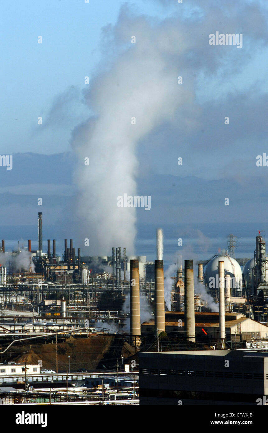 The Chevron refinery in Richmond, Calif. The Bay Area Council has released a report stating that pollution is Contra Costa County residents' second largest concern.              (Contra Costa Times/Mark DuFrene) Stock Photo