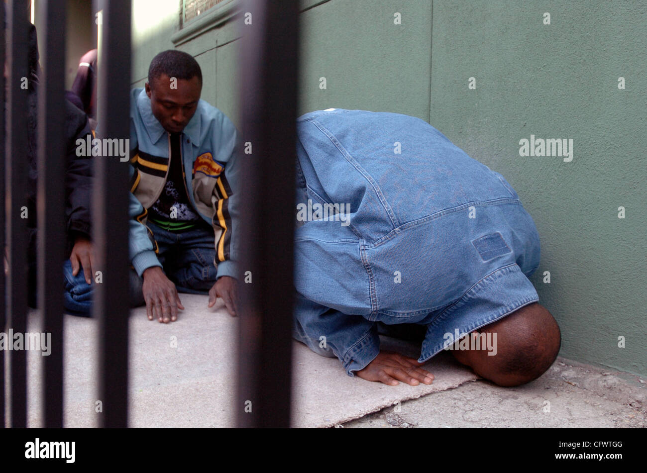 Filled to capacity hires stock photography and images Alamy