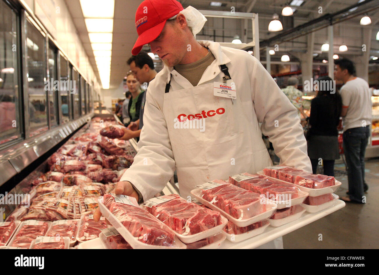 March 13, 2007 San Diego, CA  Maureen Clancy writes an April 4 Food section cover story about lamb chops and racks of lamb, particularly the excitement generated by the ones sold at Costco.  JON WILLIAMS(cq), meat department lead supervisor, at Morena Costco, puts out a tray of lamb chops in the mea Stock Photo