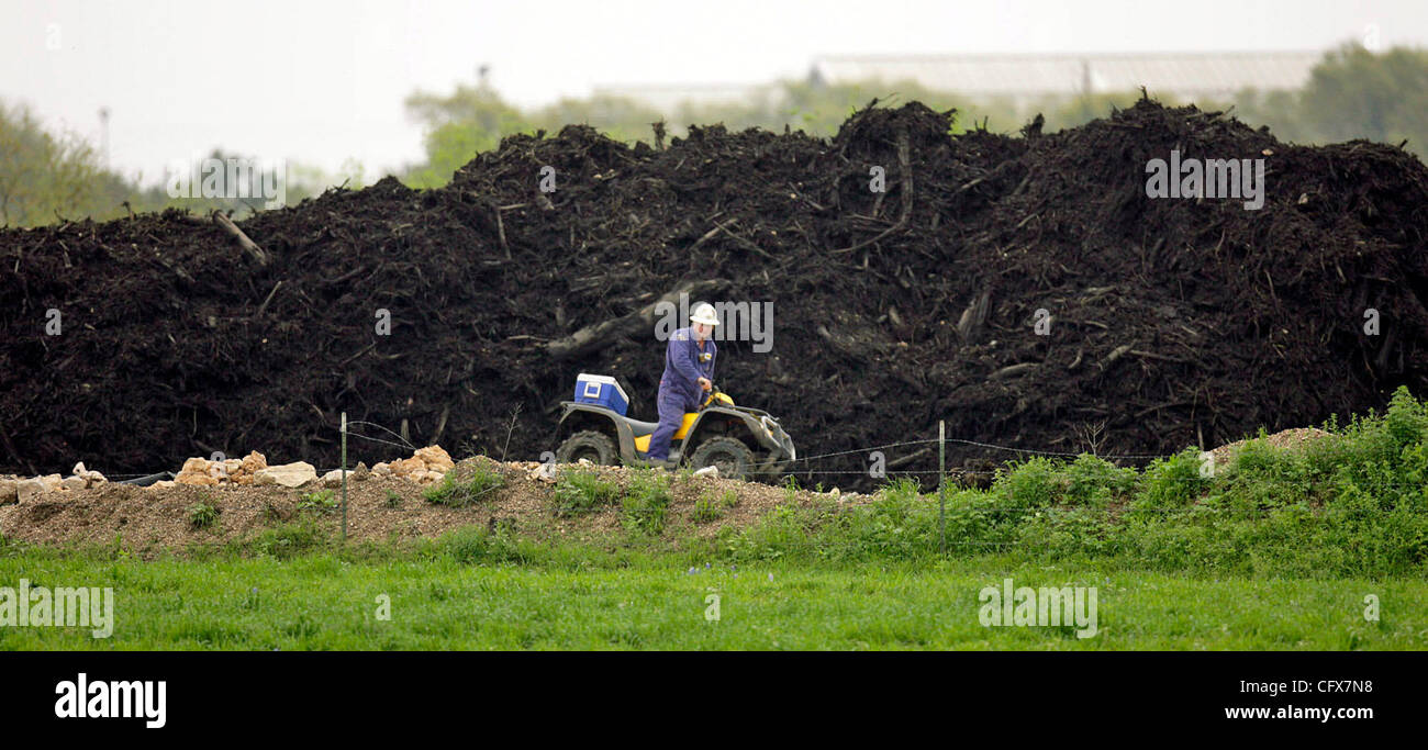 METRO People work Tuesday afternoon March 27, 2007 at the site of