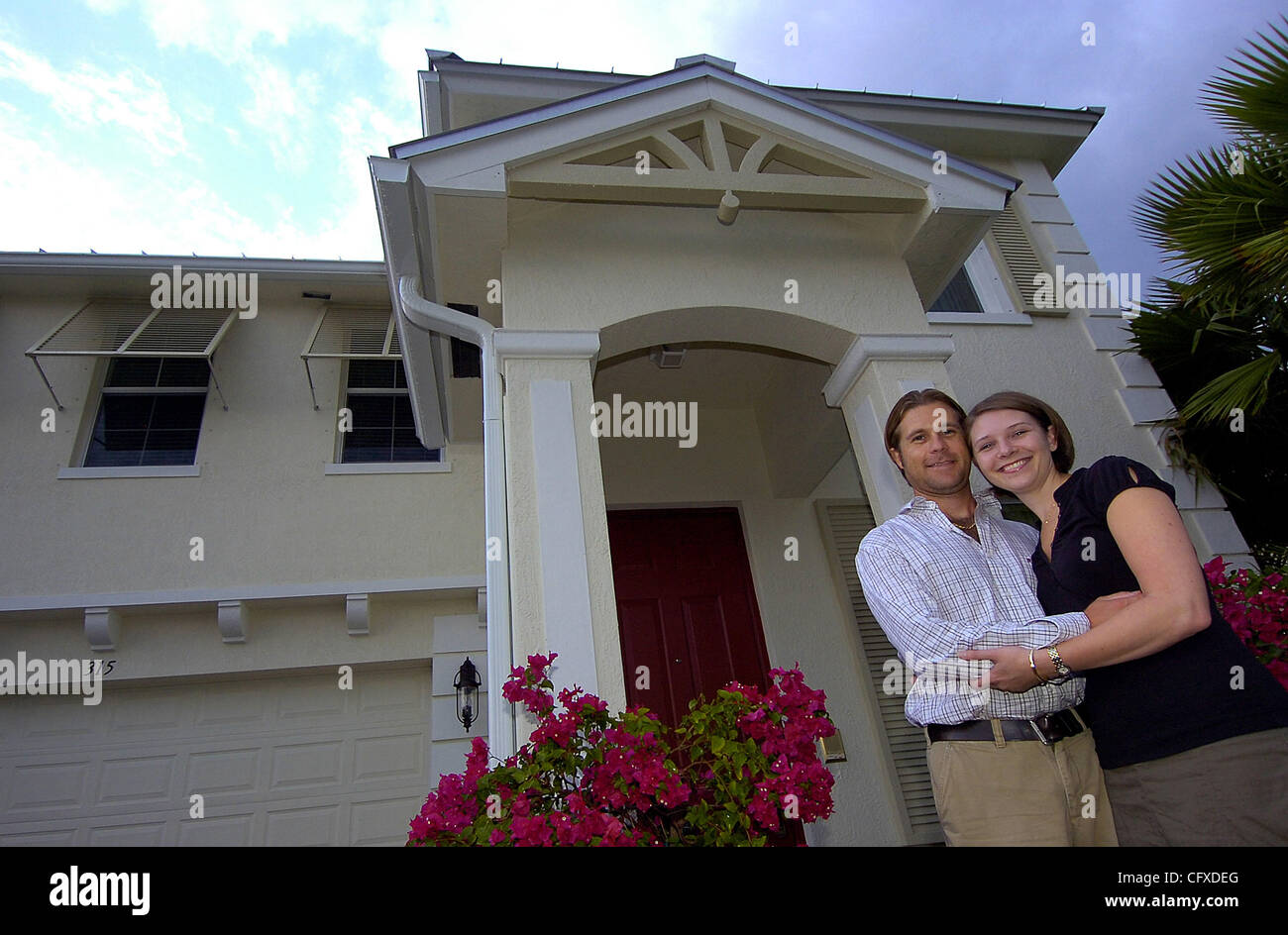 041007 FH Miller 2o2 Photo by Steve Mitchell/The Palm Beach Post 0036316A STORY for TBA Earl Miller and his wife Ashleigh Miller pose out front of their new home Tuesday, April 10, 2007, in Palm Beach Plantation, in Royal Palm Beach. Stock Photo