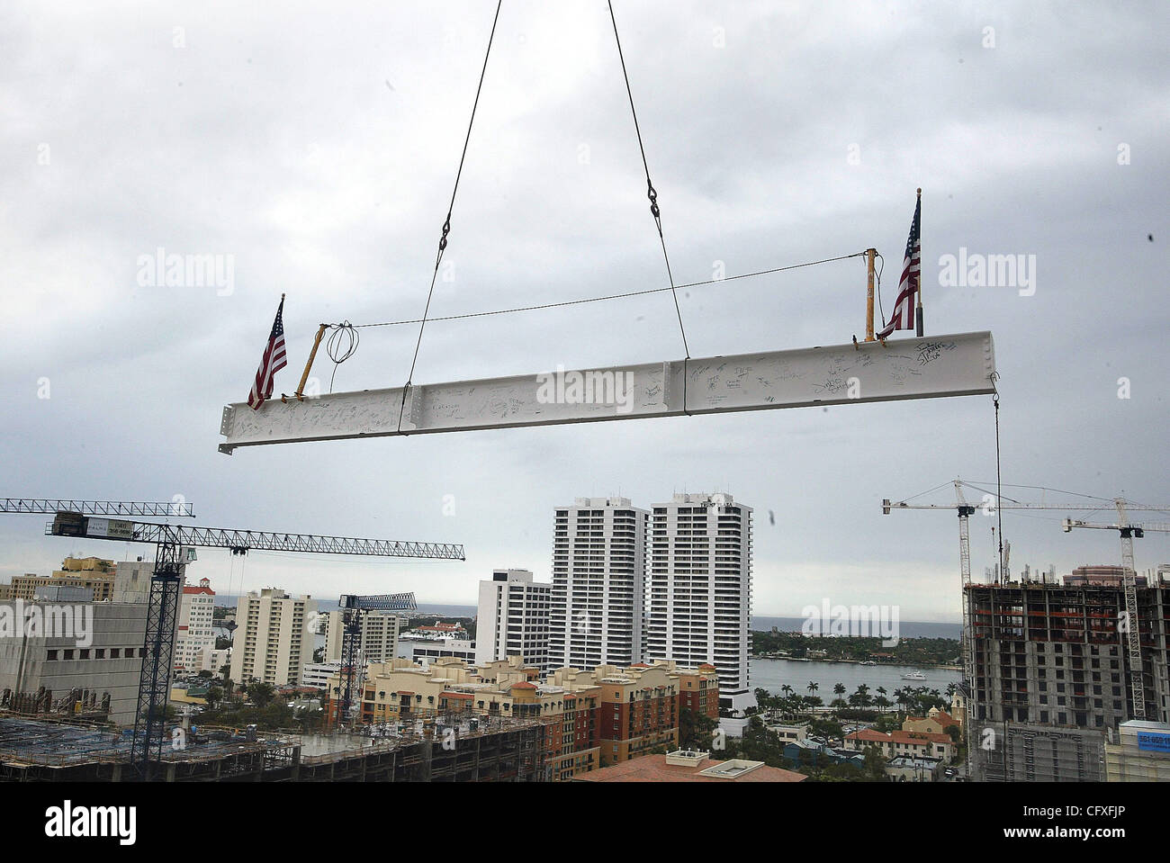 041207 met cityplace 4of5 -- Palm Beach Post staff photo by Taylor Jones/0036556A. WEST PALM BEACH. A steel beam signed by dignitaries and construction workers, is hoisted to the 12th floor during a topping-out party at CityPlace Tower. It later was hoisted to the 18th floor. The building is the fir Stock Photo