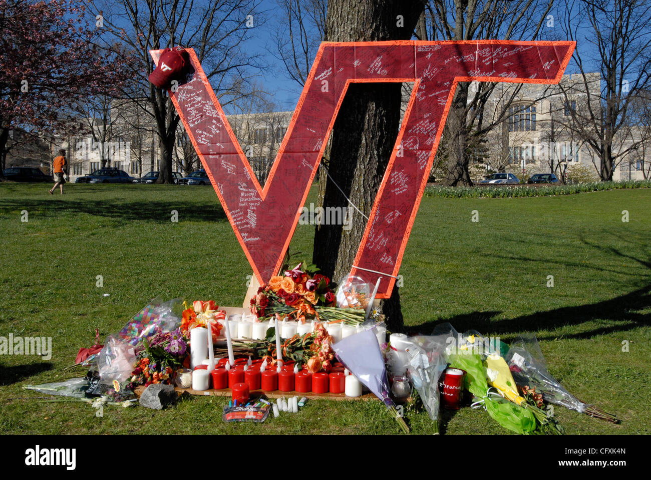 Apr 17, 2007 - Blacksburg, VA , USA - 24 hours after South Korean CHO SEUNG-HUI, a 23-year-old Virginia Tech Senior, English major gunned down 32 and then took his own life in the Virginia Tech massacre. The deadliest mass shooting in U.S. history and one of the worst ever. Cho in the USA since 1992 Stock Photo