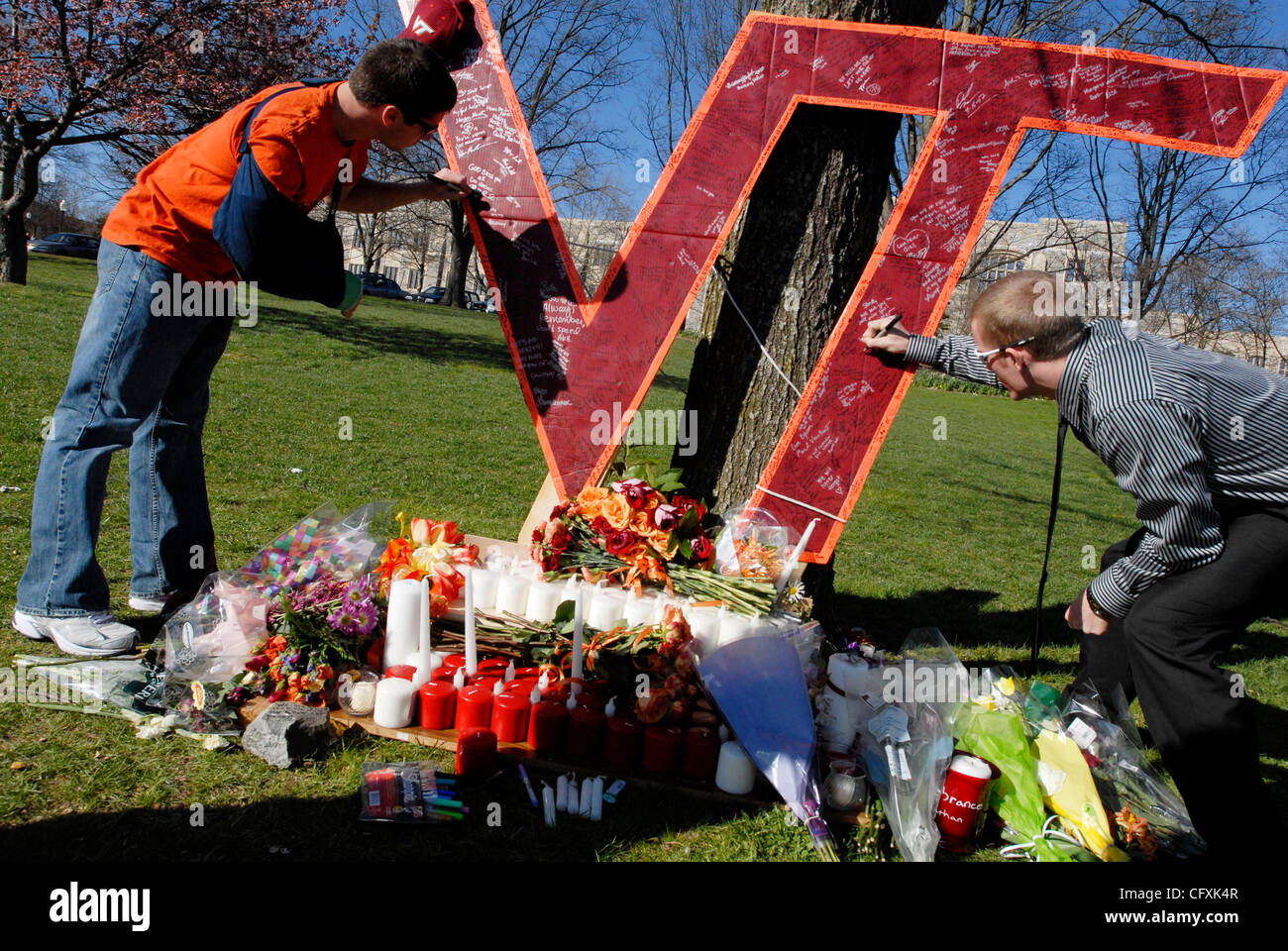 Apr 17, 2007 - Blacksburg, VA , USA - 24 hours after South Korean CHO SEUNG-HUI, a 23-year-old Virginia Tech Senior, English major gunned down 32 and then took his own life in the Virginia Tech massacre. The deadliest mass shooting in U.S. history and one of the worst ever. Cho in the USA since 1992 Stock Photo