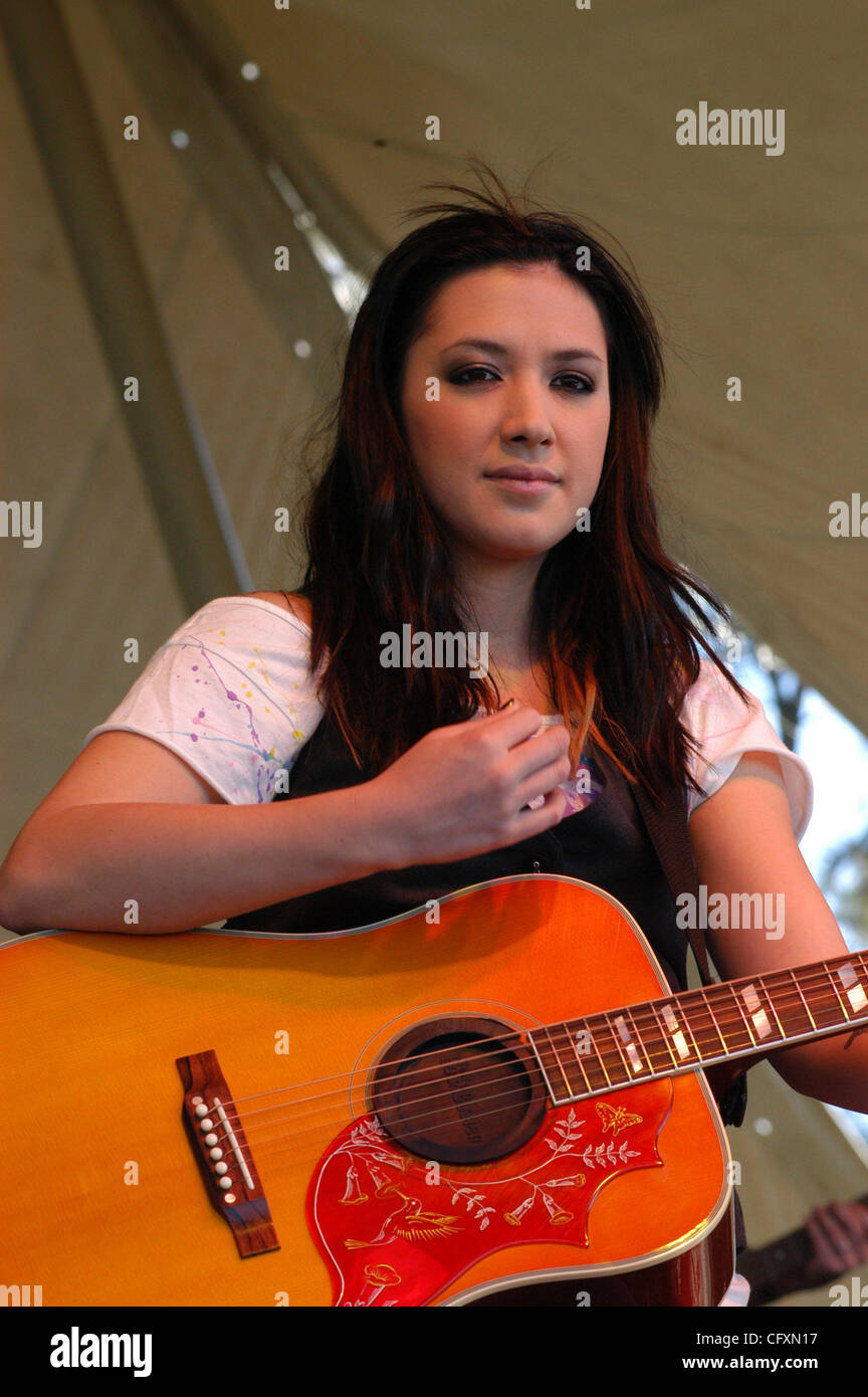 Michelle Branch and Jessica Harp; The Wreckers bring their 