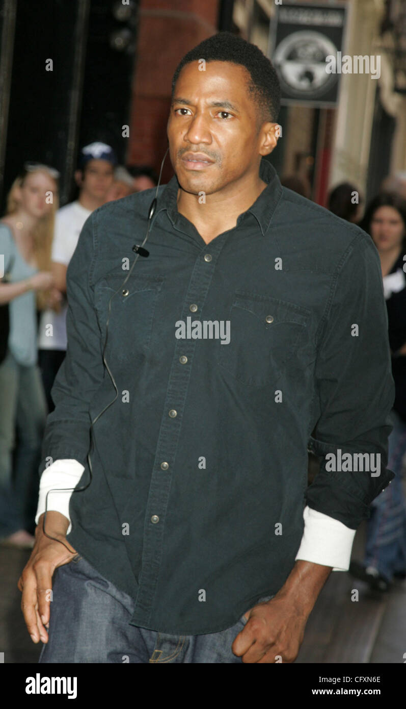 Apr 21, 2007 - New York, NY, USA - Rapper Q-TIP enjoys a walk in Soho  during the warmer temperatures. (Credit Image: © Nancy Kaszerman/ZUMA Press  Stock Photo - Alamy