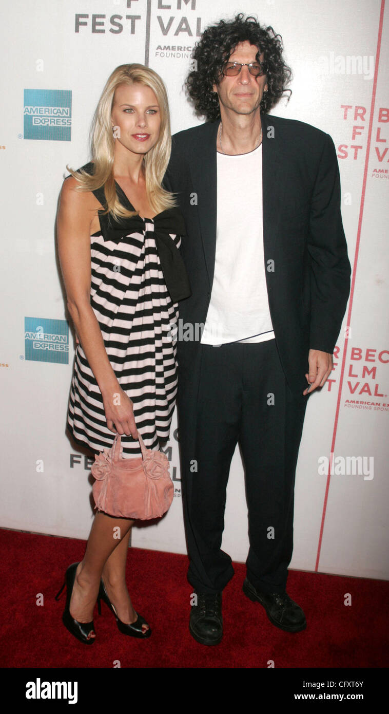 Apr 26, 2007 - New York, NY, USA - Model BETH OSTROSKY and radio