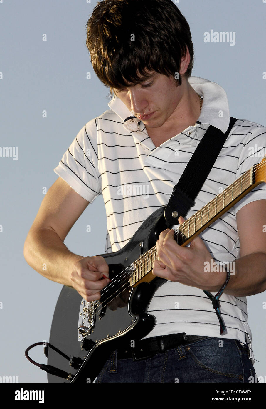 Alex turner arctic monkeys 2007 hi-res stock photography and images - Alamy