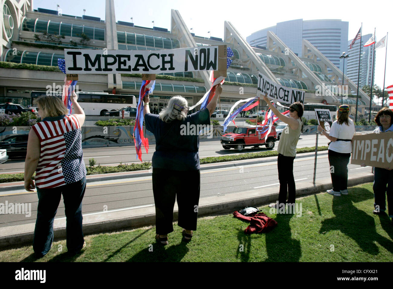 April 28, 2007 San Diego, CA RENNAE<cq> CROISANT<cq>, of Chula Vista, left, JACKIE RIEKSTINS<cq>, of Bonita, center, and CAROLYN TIPTON, of Golden Hills, right, holds up impeachment signs along with other protestors, across from the San Diego Convention Center to make their sentiments known to the e Stock Photo
