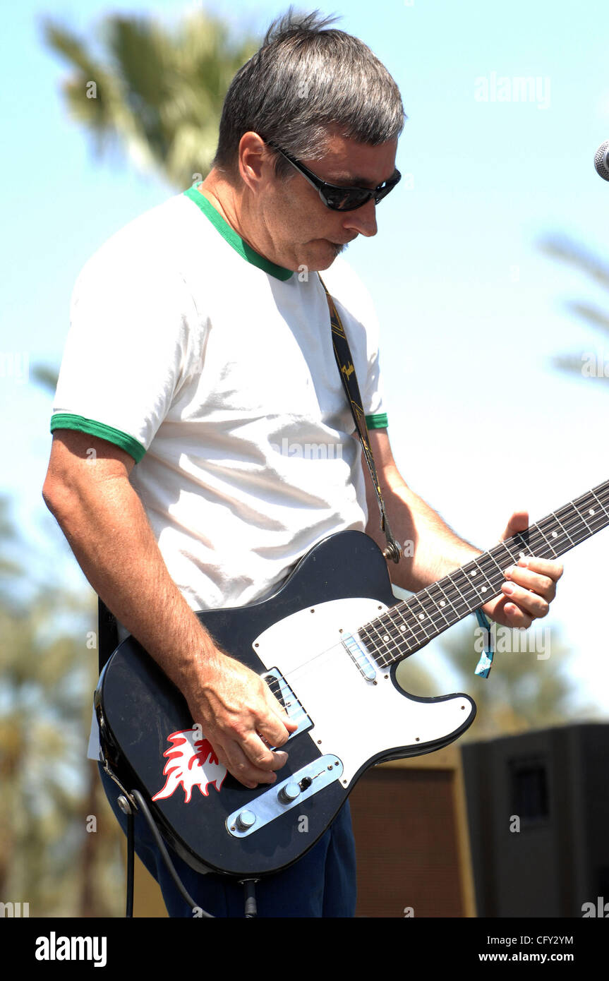 May 5, 2007 Indio, CA; USA, Guitarist KEN BETHEA of the band OLD 97's  performs live at The Stagecoach Music Festival that took place at The  Empire Polo Field located in Indio., image size:863x1390