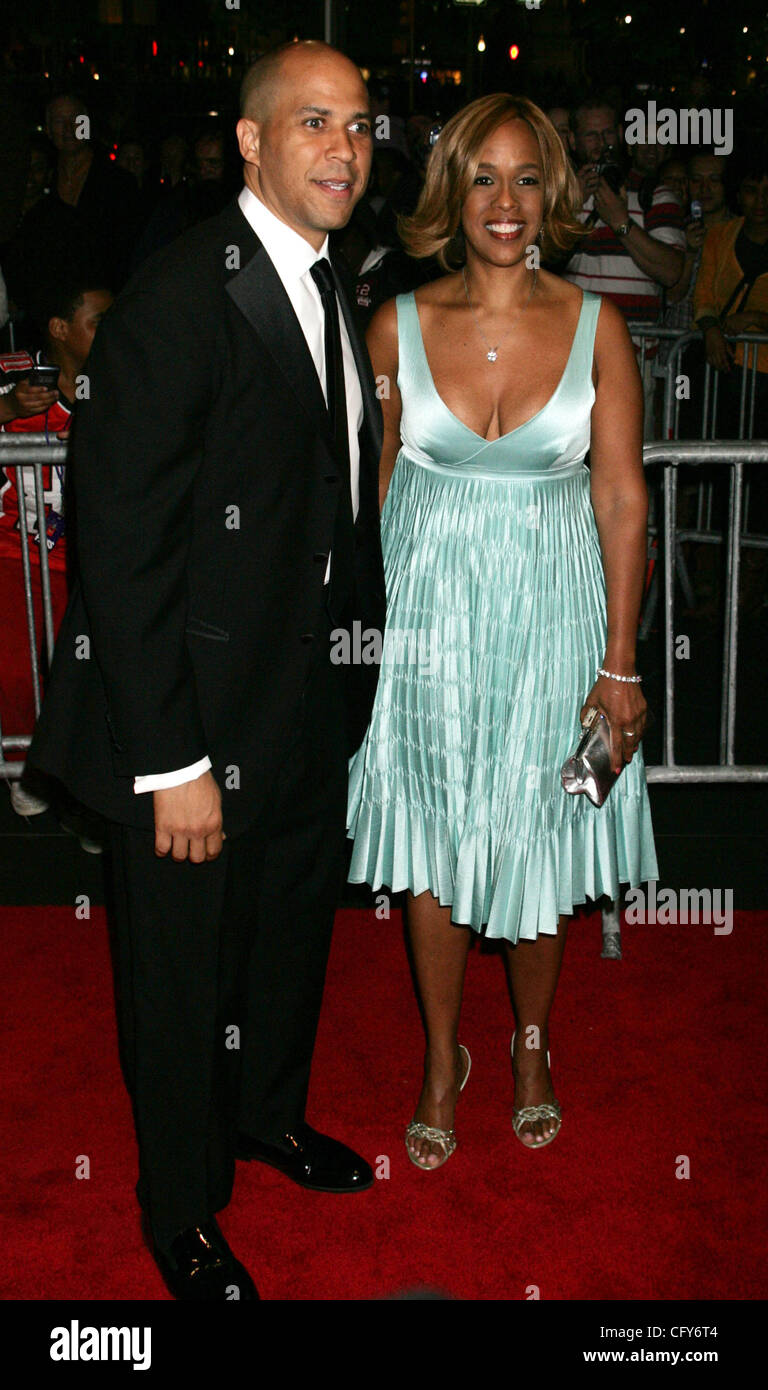 May 08, 2007 - New York, NY, USA - Mayor of Newark, New Jersey CORY BOOKER and GAYLE KING at the arrivals for Time Magazine's 100 Most Influential People-2007 held at Jazz at the Lincoln Center. (Credit Image: © Nancy Kaszerman/ZUMA Press) Stock Photo